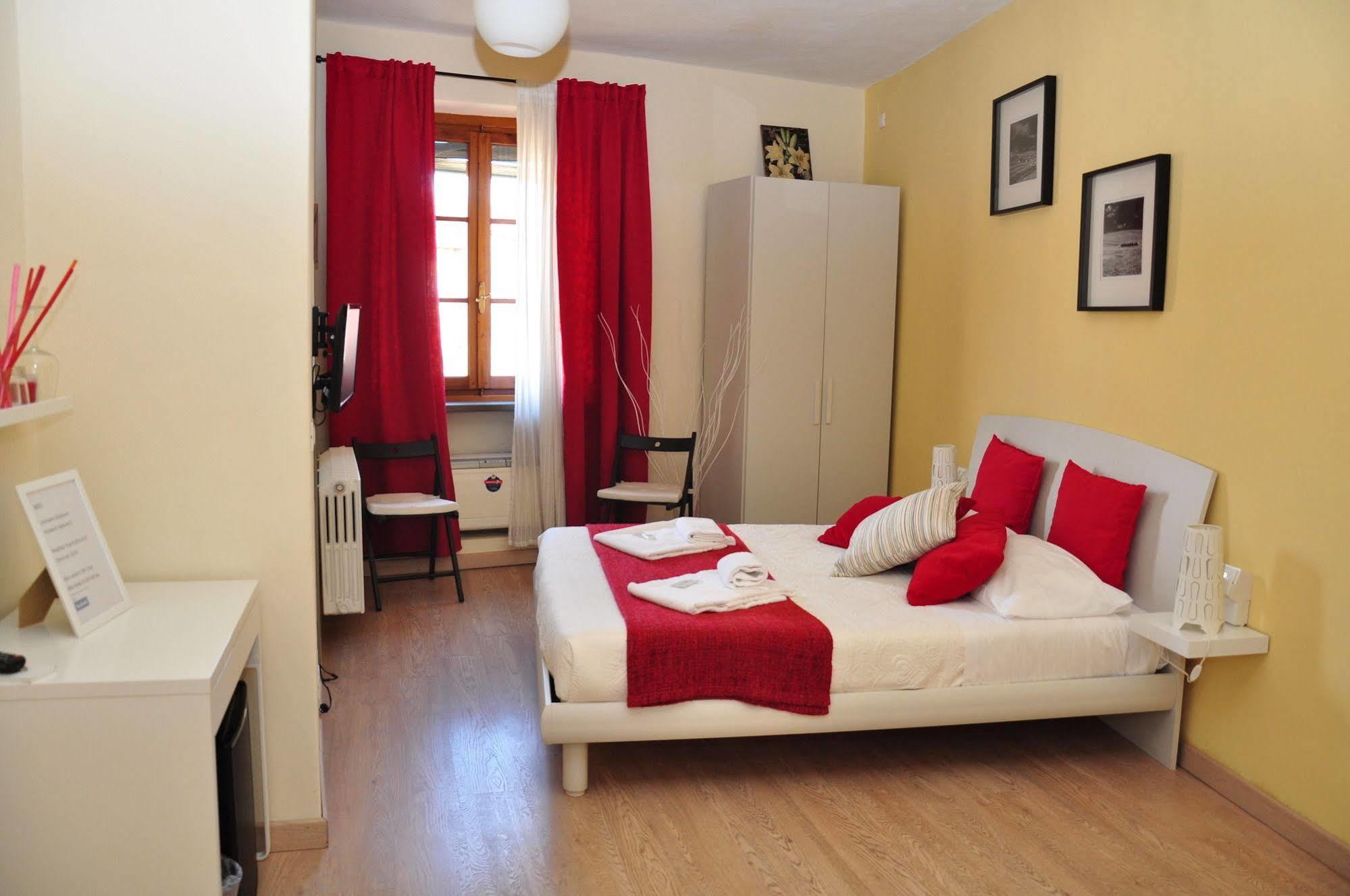 At Home Bed And Breakfast Лука Екстериор снимка