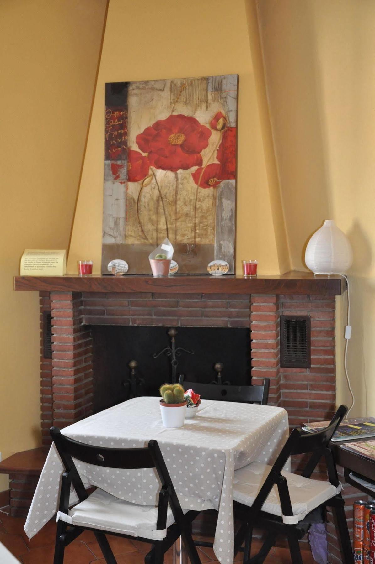 At Home Bed And Breakfast Лука Екстериор снимка